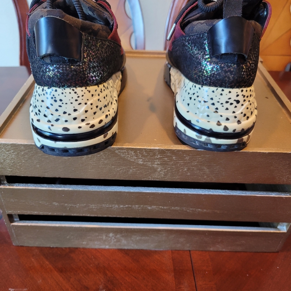 Steve Madden Skeakers (Shoes Only) - Picture 4 of 6